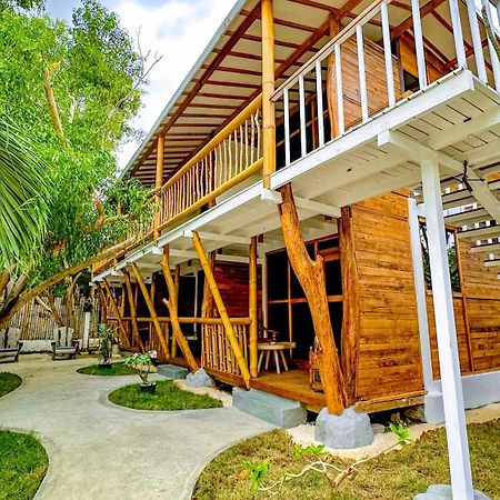 Serene Beach Villa Gili Trawangan Exterior photo