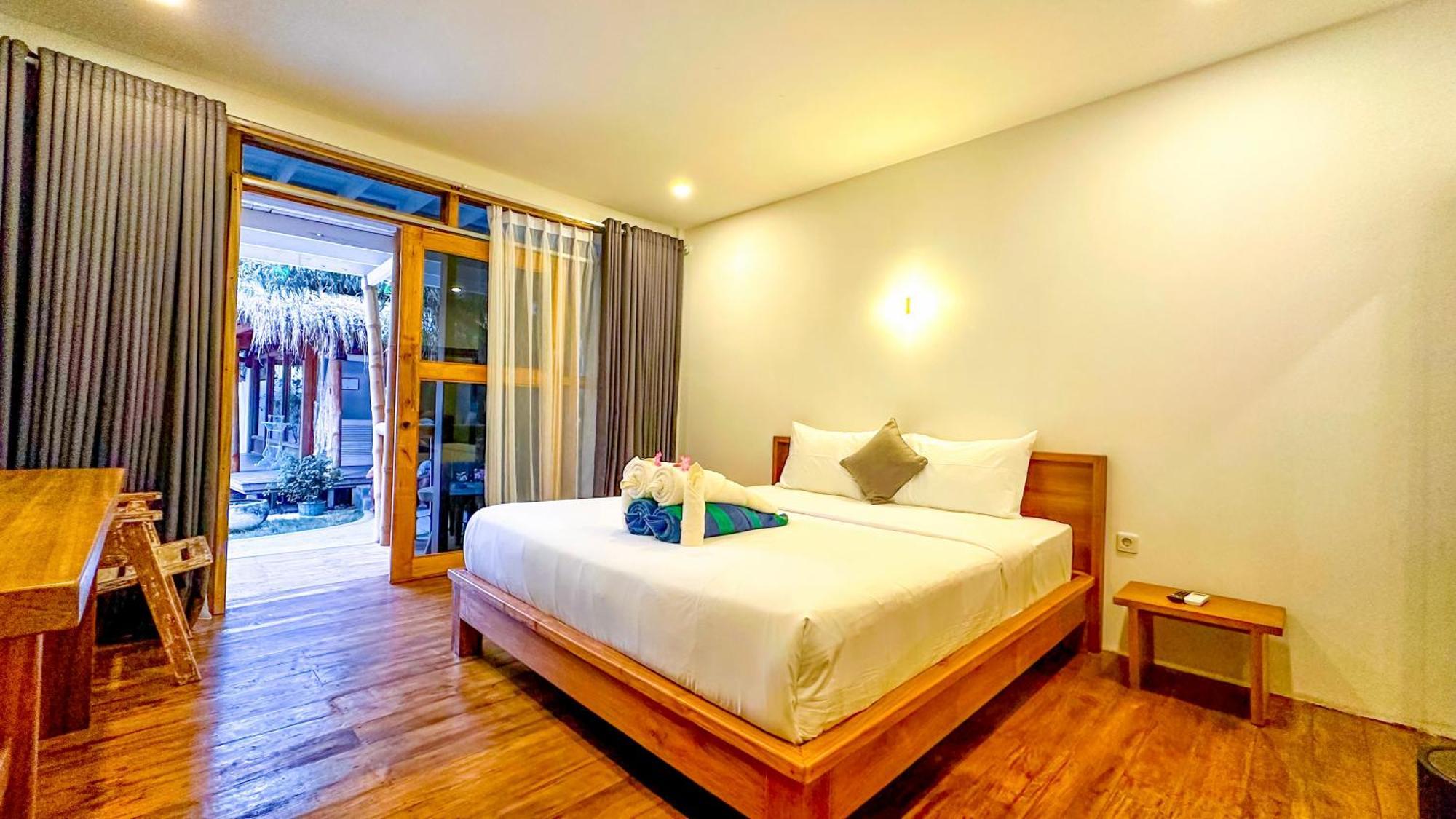 Serene Beach Villa Gili Trawangan Exterior photo