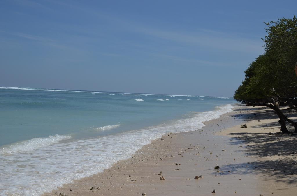 Serene Beach Villa Gili Trawangan Exterior photo