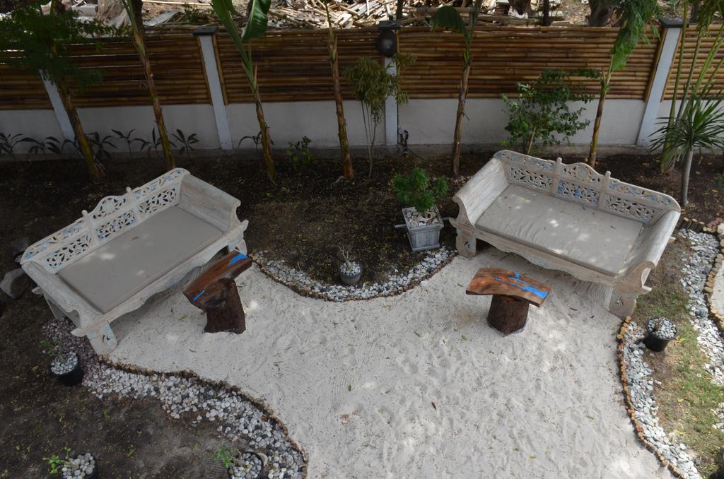 Serene Beach Villa Gili Trawangan Exterior photo