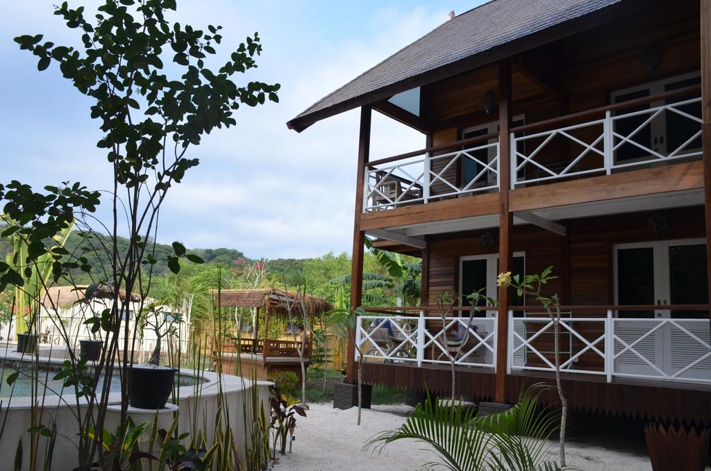 Serene Beach Villa Gili Trawangan Exterior photo