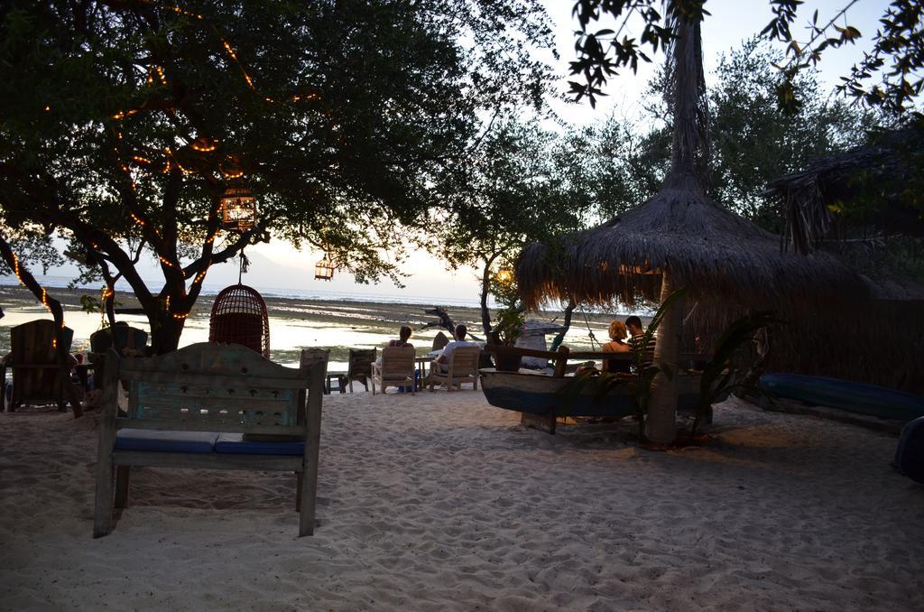 Serene Beach Villa Gili Trawangan Exterior photo