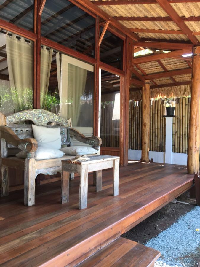 Serene Beach Villa Gili Trawangan Exterior photo