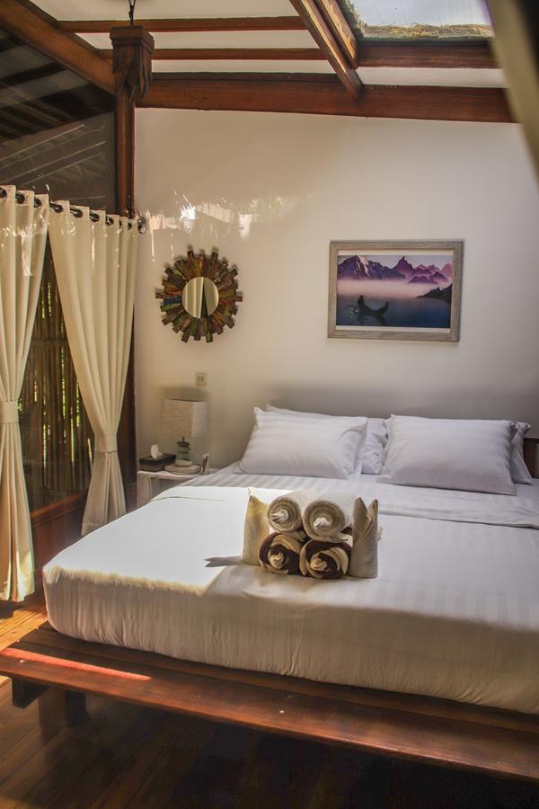 Serene Beach Villa Gili Trawangan Exterior photo