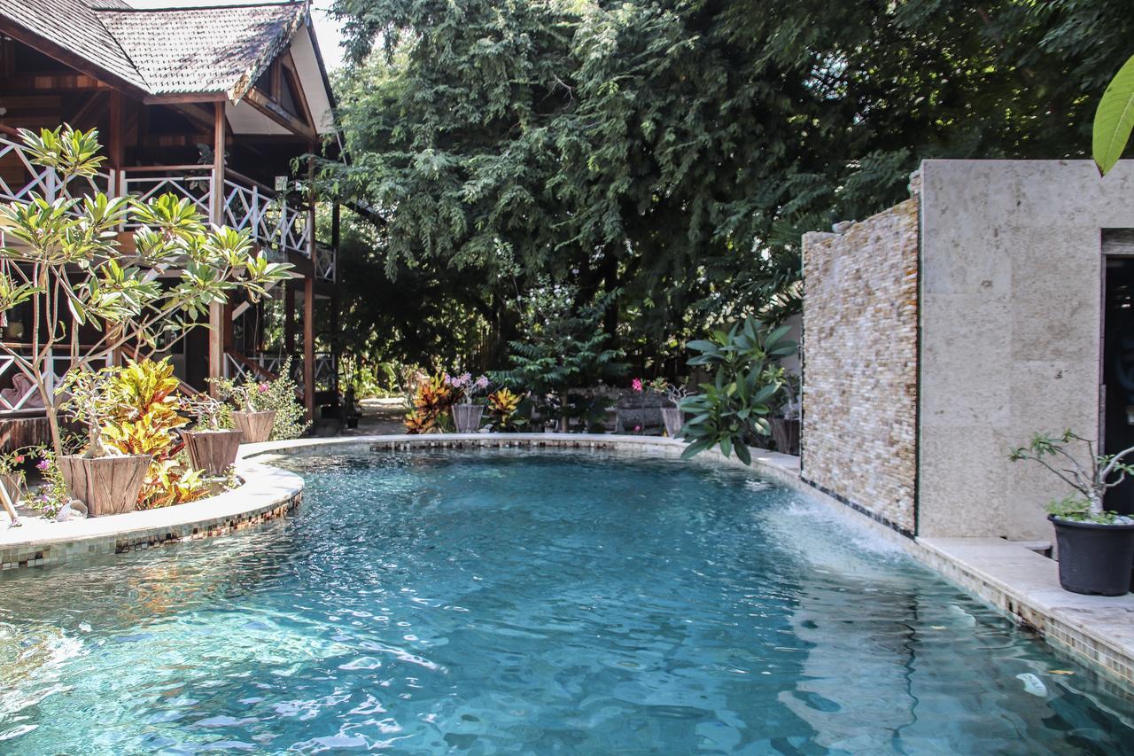 Serene Beach Villa Gili Trawangan Exterior photo