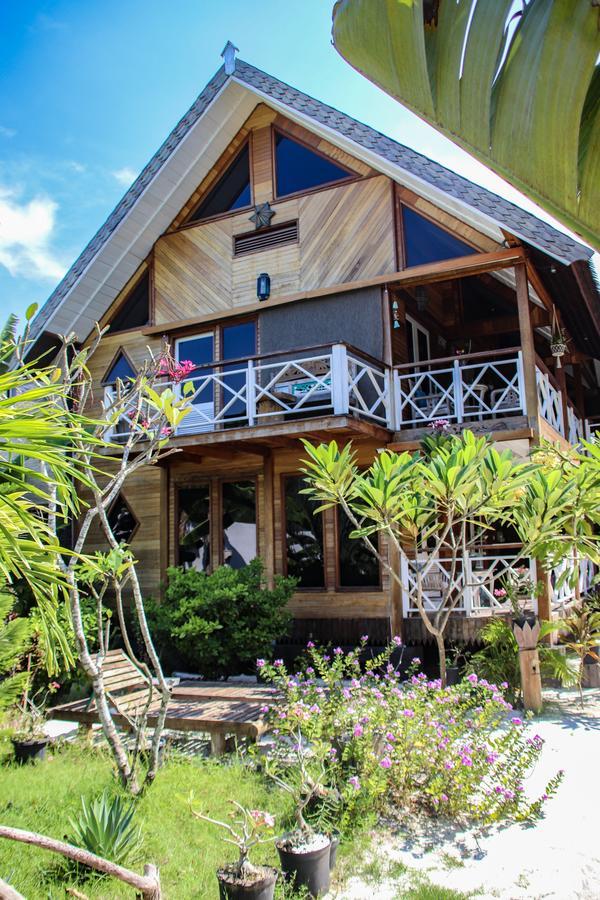Serene Beach Villa Gili Trawangan Exterior photo